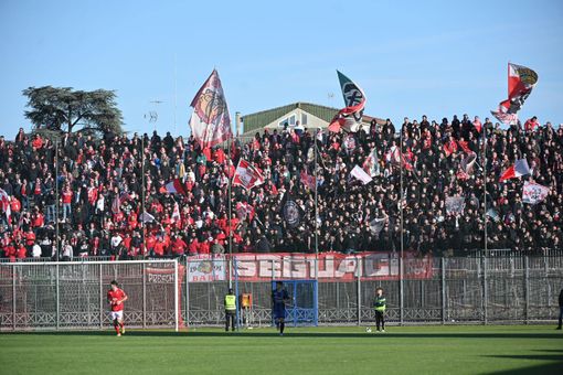 Tifosi del Bari - foto pubblicata dalla società su Facebook