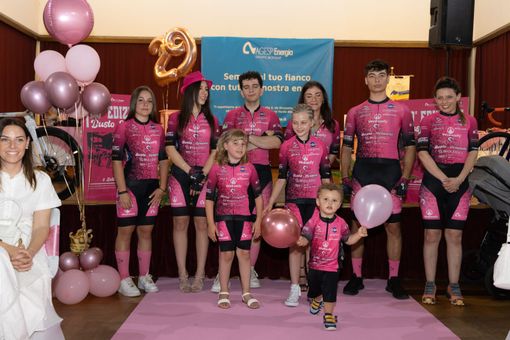 Centoventi ciclisti alla Busto-Scopello ricordando le vittime di femminicidio Centoventi ciclisti alla Busto-Scopello ricordando le vittime di femminicidio