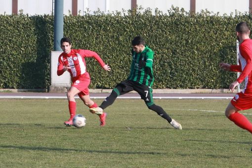 La squadra, la società, il sindaco e vicesindaco nella foto che certifica vittoria e gioia