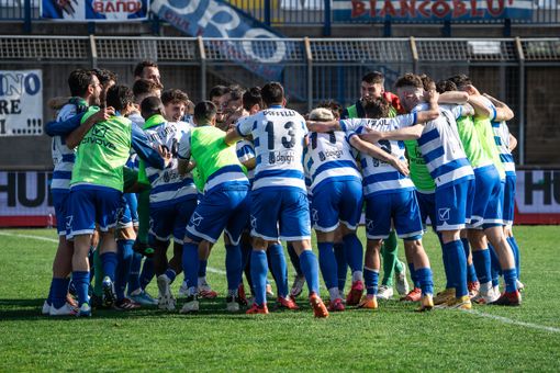 Abbracciati alla Pro Patria: la rinascita passa da qui (foto di Marco Giussani)