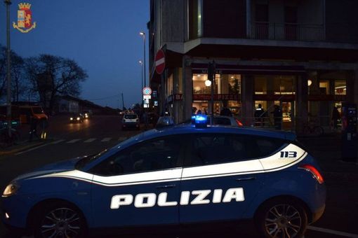Maxi rissa con calci, pugni e lanci di oggetti: la polizia di Gallarate denuncia cinque ragazzi Maxi rissa con calci, pugni e lanci di oggetti: la polizia di Gallarate denuncia cinque ragazzi