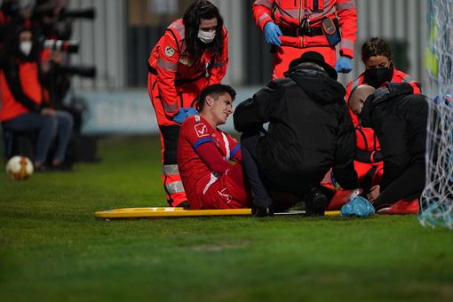 Sean Parker lascia il campo in barella (foto di Marco Giussani) Sean Parker lascia il campo in barella (foto di Marco Giussani)