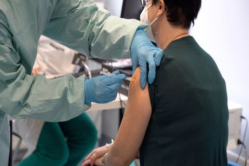 Vaccinazioni anti-Covid: oltre 17mila quarte dosi somministrate, 80mila prenotazioni