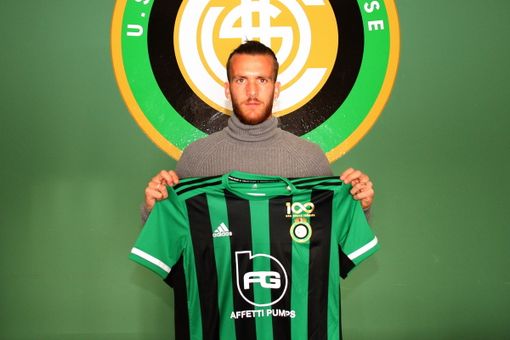 Lorenzo Melli con la sua nuova maglia Lorenzo Melli con la sua nuova maglia