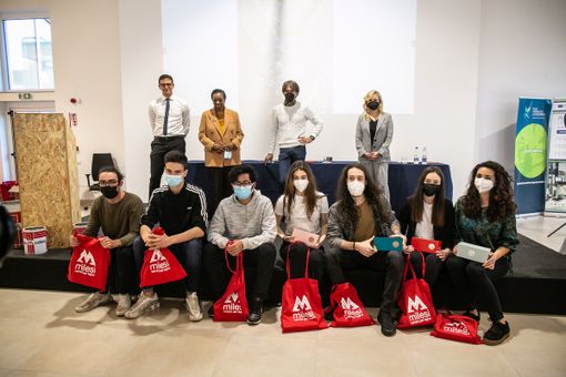 I vincitori insieme ai giudici e a Marco Buttafava, Italy Wood Coatings director Milesi I vincitori insieme ai giudici e a Marco Buttafava, Italy Wood Coatings director Milesi