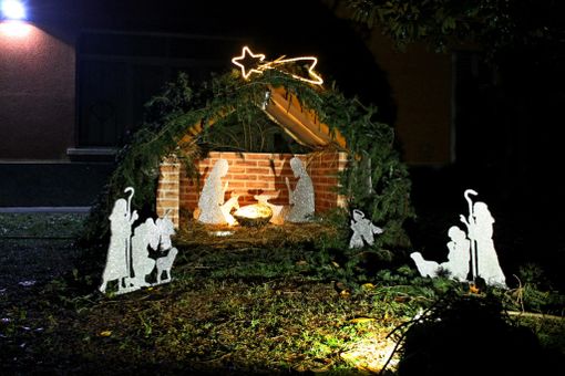 Il presepe della scuola materna San Paolo di Legnano compie 30 anni Il presepe della scuola materna San Paolo di Legnano compie 30 anni