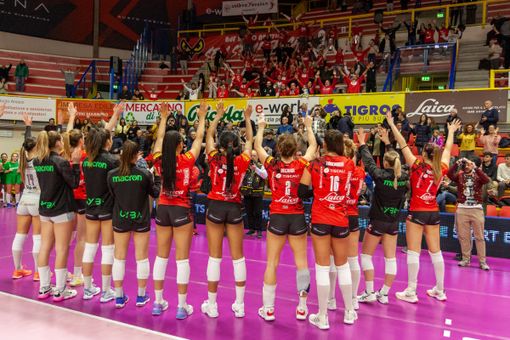 Uyba, buon anno! Battuta Firenze 3-0 Uyba, buon anno! Battuta Firenze 3-0