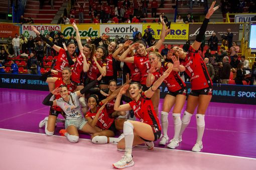 L'esultanza al termine della gara di andata L'esultanza al termine della gara di andata