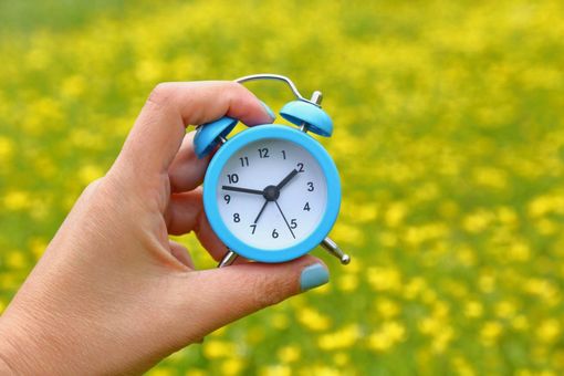 Ora legale dal 30 marzo, torna il quesito: fa bene o male?