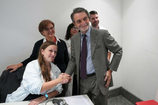 Fontana fa il vaccino contro l’influenza. Appello alla responsabilità per la protezione dei più fragili Fontana fa il vaccino contro l’influenza. Appello alla responsabilità per la protezione dei più fragili