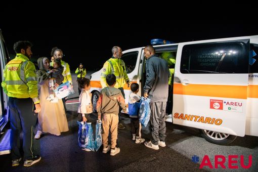 I piccoli pazienti accolti in aeroporto dal personale di Areu Lombardia I piccoli pazienti accolti in aeroporto dal personale di Areu Lombardia