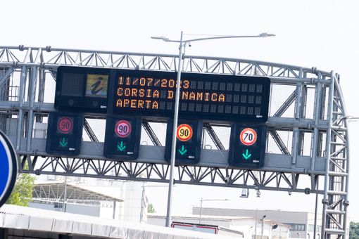 Inaugurata oggi la quarta corsia dinamica sull'Autostrada A4: «Rendiamo più scorrevole uno dei nodi più difficili della circolazione attorno a Milano» Inaugurata oggi la quarta corsia dinamica sull'Autostrada A4: «Rendiamo più scorrevole uno dei nodi più difficili della circolazione attorno a Milano»
