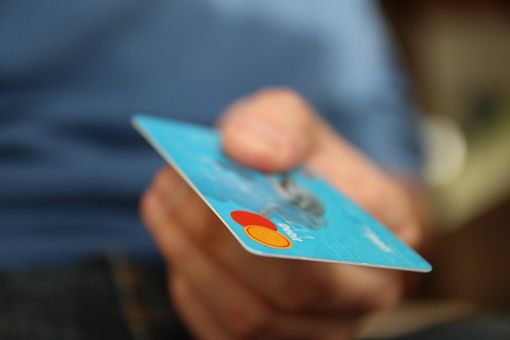 Preleva con la carta di credito rubata. 43enne “pizzicata” dalle telecamere Preleva con la carta di credito rubata. 43enne “pizzicata” dalle telecamere