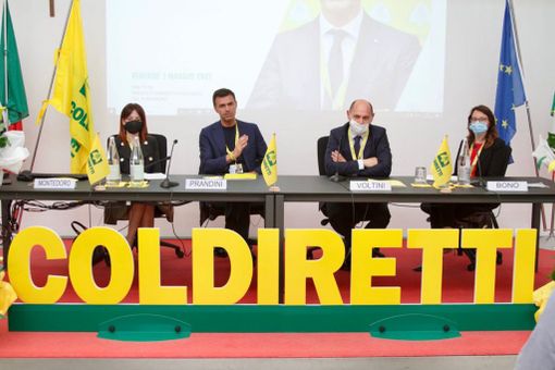 Il presidente nazionale di Coldiretti incontra i dirigenti lombardi dell'associazione: «Ripartiamo dal cibo, prima ricchezza del Paese»