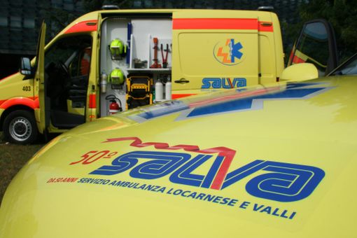 Bambino di 9 anni rischia di affogare nel lago Maggiore, salvato