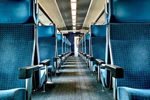 Caldè, vandalismi alle Fornaci e caos in paese: molestate anche alcune ragazzine sul treno Caldè, vandalismi alle Fornaci e caos in paese: molestate anche alcune ragazzine sul treno