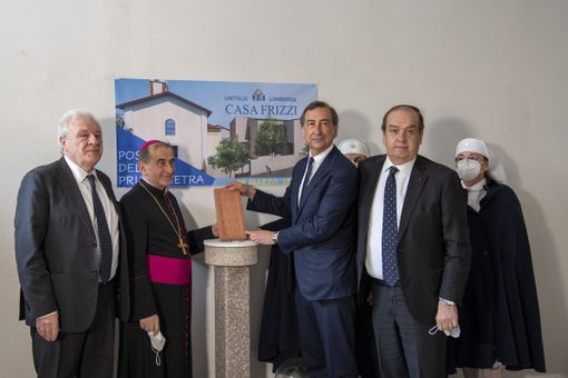 Prima pietra della casa Fabrizio Frizzi. I bimbi malati avranno accanto le famiglie anche grazie a Busto Prima pietra della casa Fabrizio Frizzi. I bimbi malati avranno accanto le famiglie anche grazie a Busto