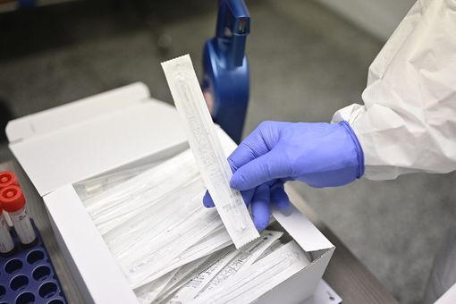 Quarantene e contatti stretti: cosa prevedono le regole in vigore (per ora)