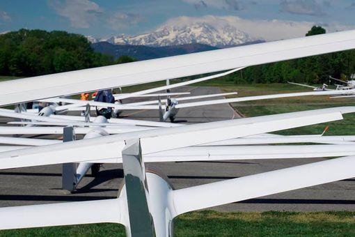 Spettacolare gara di alianti nei cieli di Varese. Domani c'è il Grand Prix Spettacolare gara di alianti nei cieli di Varese. Domani c'è il Grand Prix