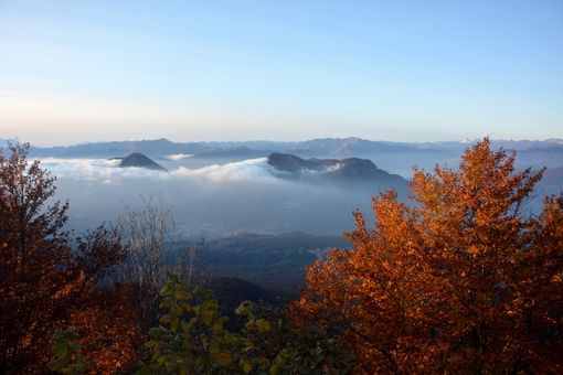 Belle giornate d'autunno su tutta la provincia con temperature di molti gradi oltre le medie del periodo (foto P.Valisa - Centro Geofisico Prealpino) Belle giornate d'autunno su tutta la provincia con temperature di molti gradi oltre le medie del periodo (foto P.Valisa - Centro Geofisico Prealpino)