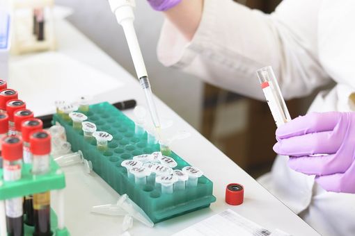 L'annuncio di Moderna: «Vaccino efficace contro le varianti inglese e sudafricana»