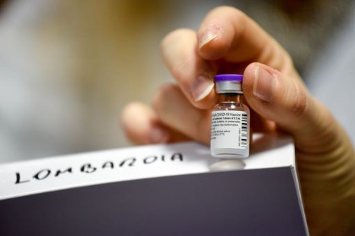 Pfizer consegna meno dosi del previsto: in Lombardia ieri "solo" 3.163 vaccinazioni Pfizer consegna meno dosi del previsto: in Lombardia ieri "solo" 3.163 vaccinazioni