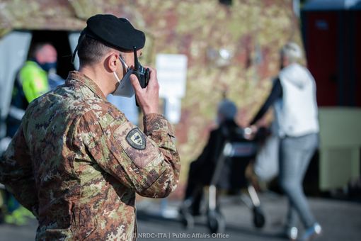 I militari della Nato in una foto del profilo  Nato Rapid Deployable Corps Italy: oggi sono stati gli eroi di un bambino nella delicata procedura del tampone
