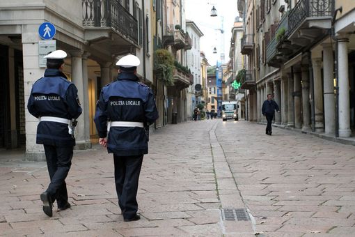 Poche risorse e carenze in organico, la Polizia Locale protesta