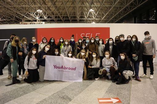 Fuga dalla dad, boom di partenze dei liceali lombardi per finire l'anno scolastico all'estero Fuga dalla dad, boom di partenze dei liceali lombardi per finire l'anno scolastico all'estero