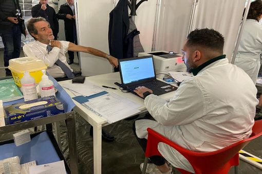 Influenza, superato in Lombardia il milione di vaccinazioni. Fontana: «Ottimo segnale»