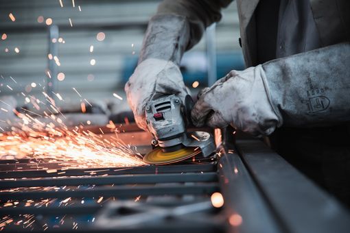 Mercato del lavoro. Rapporto Uil Lombardia: «Segnali di contrazione e criticità nel reperire professionalità qualificate» Mercato del lavoro. Rapporto Uil Lombardia: «Segnali di contrazione e criticità nel reperire professionalità qualificate»