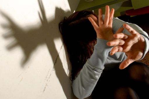 Due anni di persecuzioni, minacce e molestie: scatta il divieto di avvicinamento per l'ex compagno violento