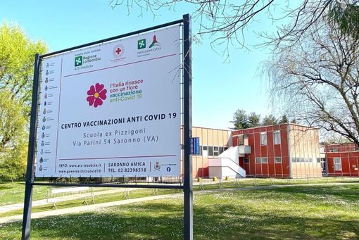 Saronno, malore all’hub vaccinale: giovane sviene e si ferisce cadendo. Arriva l’ambulanza