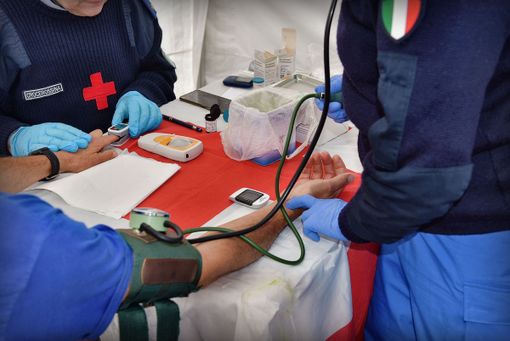 Ambulatorio mobile e screening gratuiti: la Cri in piazza Monte Grappa a Varese