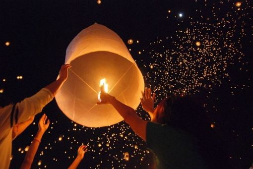 Allerta incendi boschivi a Capodanno: «Attenzione ai fuochi d'artificio e alle lanterne di carta»