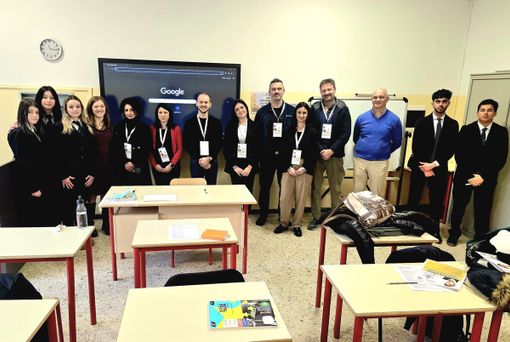 Studenti a lezione con gli imprenditori varesini. «All’inizio non pensate solo allo stipendio, viaggiate per crescere»