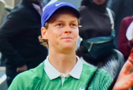 Super Sinner vola in finale al Roland Garros: sfiderà Alcaraz per il titolo Super Sinner vola in finale al Roland Garros: sfiderà Alcaraz per il titolo