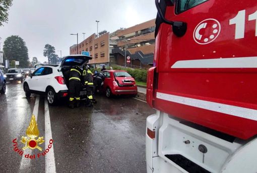 Scontro tra due auto a Somma Lombardo lungo il Sempione