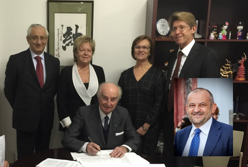 La foto scattata nel giorno della firma della costituzione della Fondazione che porta il nome di Giuseppe Merlini (al centro). Nel riquadro, Guido Gregori