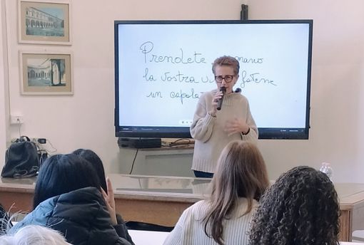 Omicidio Limido, Marta Criscuolo ai ragazzi: «Rispondete con il bene al male. Mio marito è morto sapendo di aver salvato Lavinia» Omicidio Limido, Marta Criscuolo ai ragazzi: «Rispondete con il bene al male. Mio marito è morto sapendo di aver salvato Lavinia»