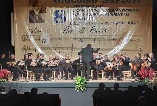 «Venite a imparare a suonare il mandolino da noi». La storica orchestra di Busto in cerca di futuro «Venite a imparare a suonare il mandolino da noi». La storica orchestra di Busto in cerca di futuro