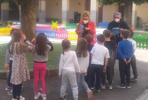 Giornata mondiale della consapevolezza sull’autismo: il libro “Fra le nuvole” entra nelle scuole di Busto