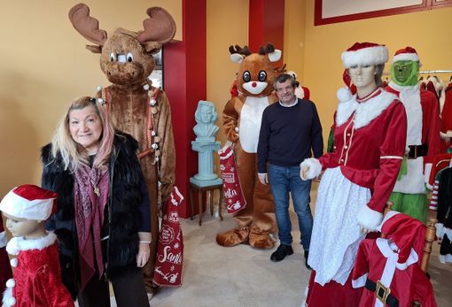 Ileana Gussoni e Alessio Quitadamo nella vetrina natalizia Ileana Gussoni e Alessio Quitadamo nella vetrina natalizia