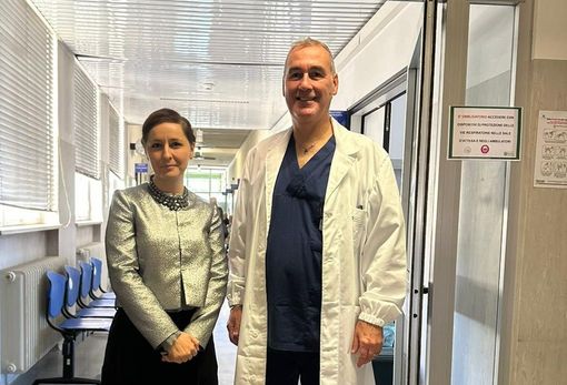 La dottoressa Chiara Guarnerio con il Direttore della Struttura Complessa di Neurologia, Isidoro La Spina La dottoressa Chiara Guarnerio con il Direttore della Struttura Complessa di Neurologia, Isidoro La Spina