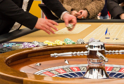 Nascita ed evoluzione dei casino, i più prestigiosi in Italia e le differenze fra gioco virtuale e reale