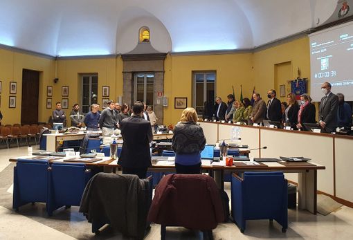 L'omaggio dell'assise a Roberto Maroni e alle vittime di Ischia