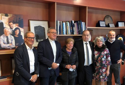 Mario Briccola: i figli con l'autore del libro Vittore De Carli Mario Briccola: i figli con l'autore del libro Vittore De Carli