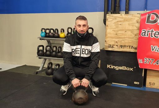 Doppio appello da allenatore di calcio e titolare di una palestra: «Lo sport deve ripartire». Videointervista con mister De Bernardi