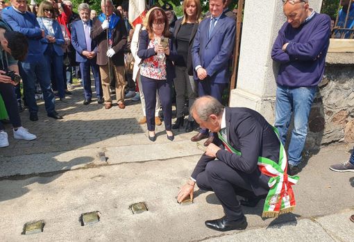 Pietre d’inciampo per i deportati della Comerio Ercole di Busto. «La memoria è vita»