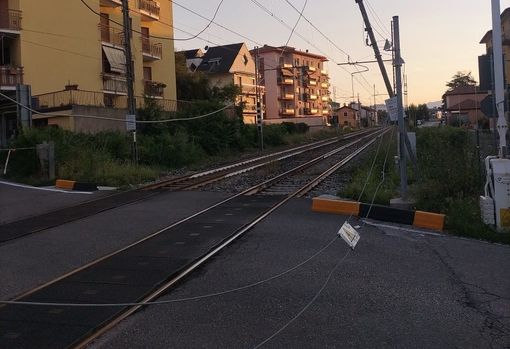 I danni al passaggio a livello di Gazzada Schianno